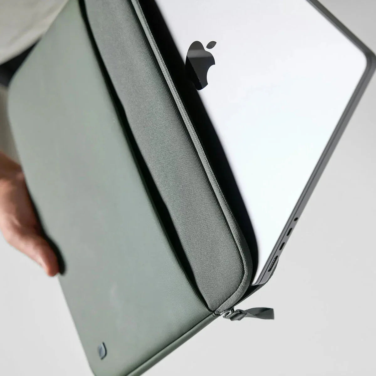 V5HB3AB9CCF4C3203EA4086B69B3F87E34CR5595177P5